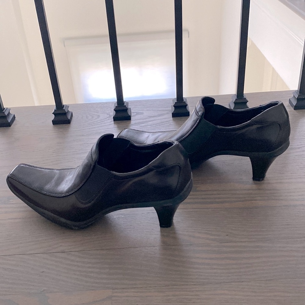 Vintage black women’s Prada heels